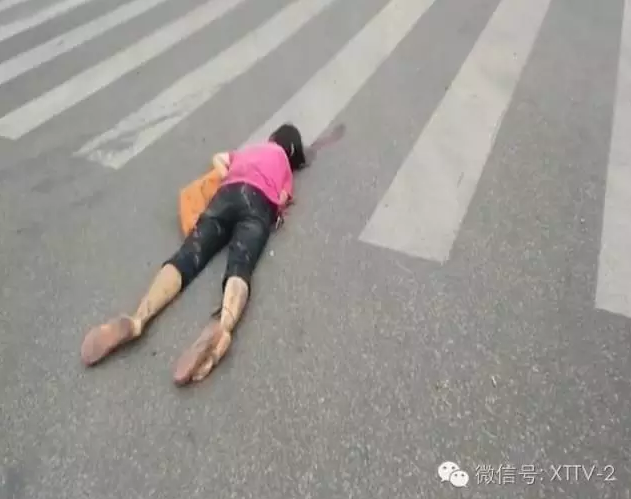 湘潭一女子被撞身亡 目击市民狂追肇事车辆
