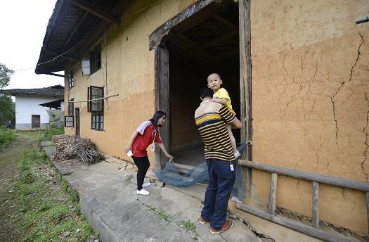 岳阳平江县90后美女乡村信贷员:每天工作18小