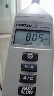 高速路边小区业主不堪噪音污染 维权遭遇踢皮