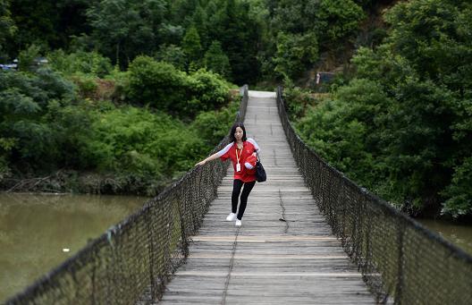 岳阳平江县90后美女乡村信贷员:每天工作18小