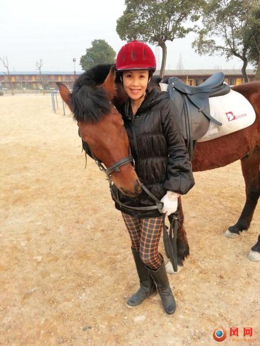 长沙43岁美女礼仪师成湖南首位专业女骑士