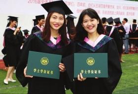 湖南大学首次自主设计学位证书亮相并使用