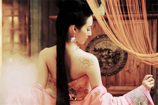 揭秘古代皇帝选妃裸检全过程 无毛的妃子最受宠