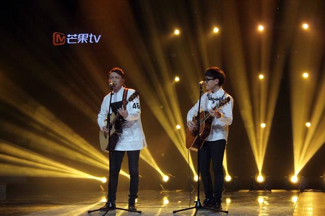 《我是歌手》胡彦斌师徒唱功PK 大鹏乱入踢馆