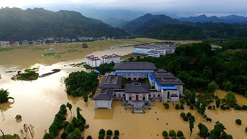 湖南湘西酉水河里耶古镇溃决堤段完成封堵合龙