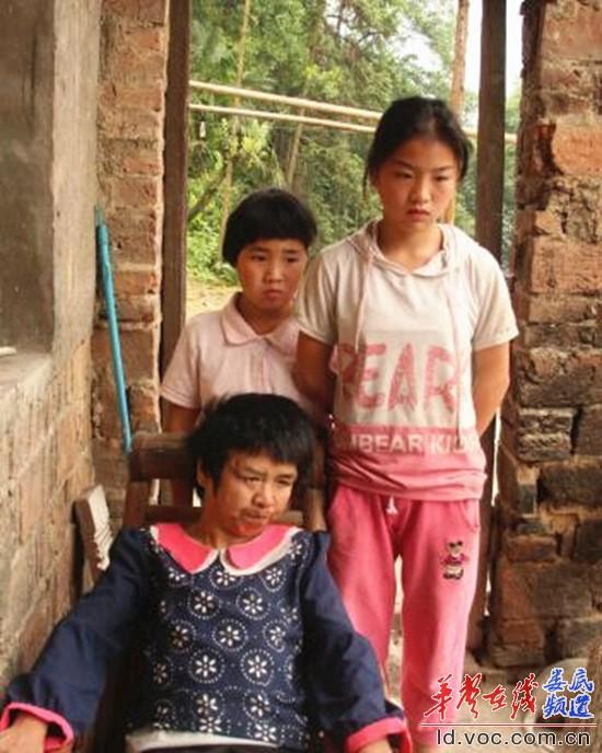 新化两幼女照顾瘫痪智障母亲 QQ群友齐帮助