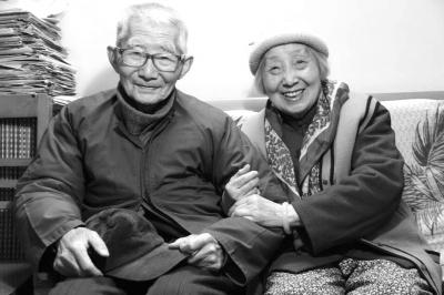 长沙九旬老人76年写200万字“史记”