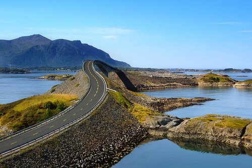 享受自驾 畅行全球十大风景最美公路