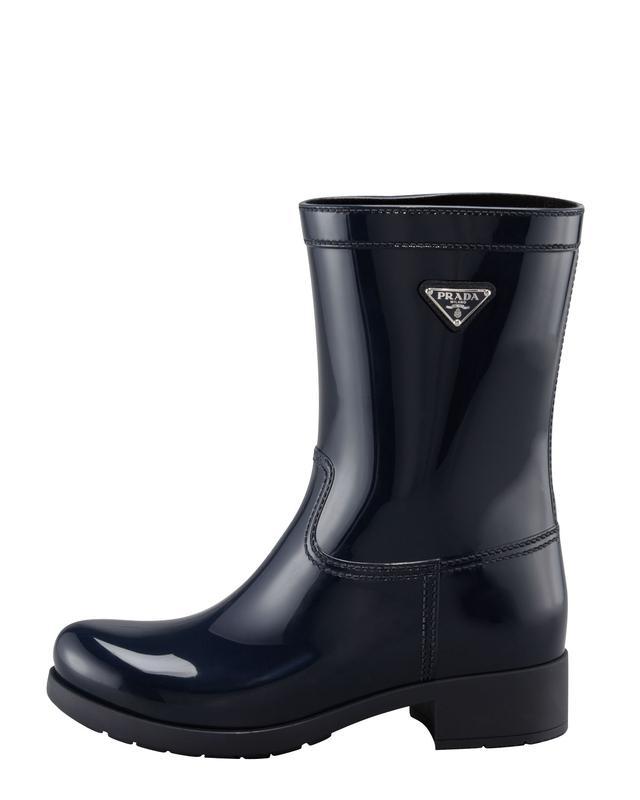 暴雨降温 这样穿搭让你爱上下雨天