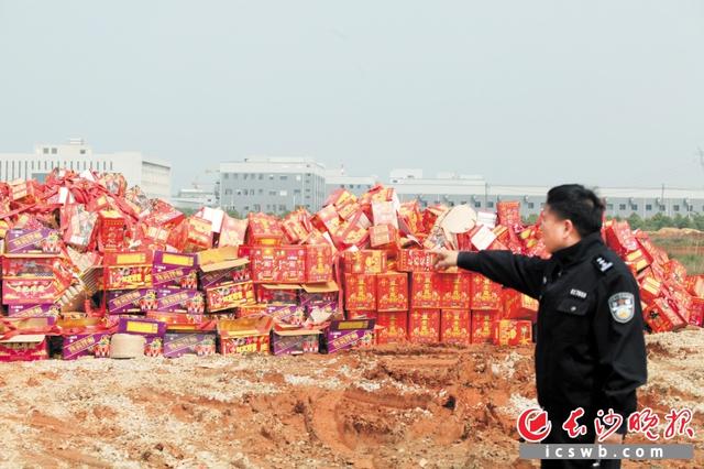 长沙望城区共收缴烟花爆竹4869件 已集中销毁