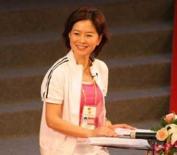 何炅老婆_何炅一年收入