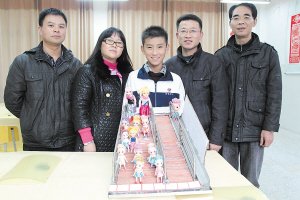 宁乡少年发明防挤防踩踏通道获专利曾被踩伤