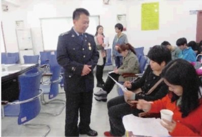 狱警变网警 两年删除2000多条不良信息