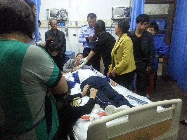 岳阳市二中一学生教学楼坠楼身亡 年仅12岁