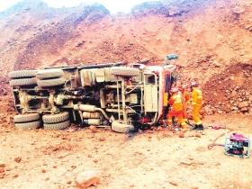 株洲一运输车司机倒车时不慎跌下山坡当场死亡