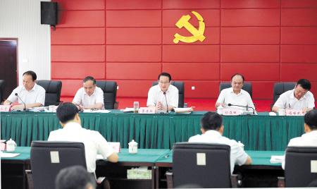 易炼红指导宁乡县委常委班子专题民主生活会