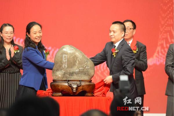 盐津铺子深交所成功挂牌 成中国零食自主制造