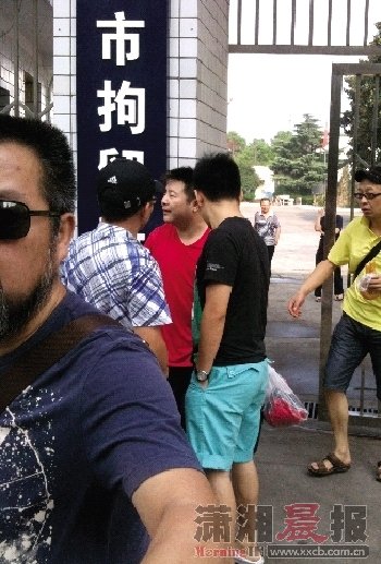 陈英俊结束10天拘留生活