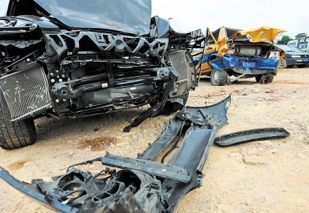 长沙90后驾保时捷追尾致连环车祸 交警介入调