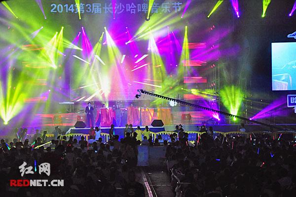第3届长沙哈啤音乐节第二场开演 吴莫愁助阵