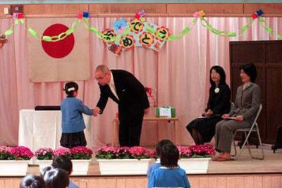 日本幼儿园的孩子们没有课本