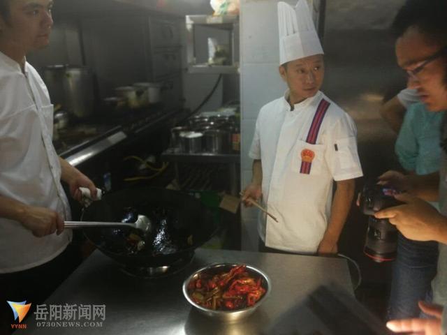 央视《城市1对1》来岳阳开拍