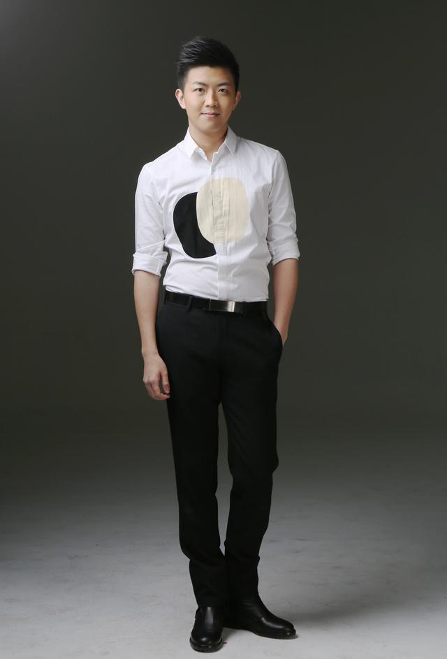 李健金秀贤同穿经典白衬衫 文艺趣味完美混搭_大湘网_腾讯网