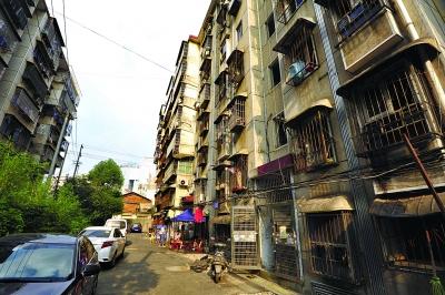 男子在长沙劫持外卖女孩 此前因诈骗被列为逃