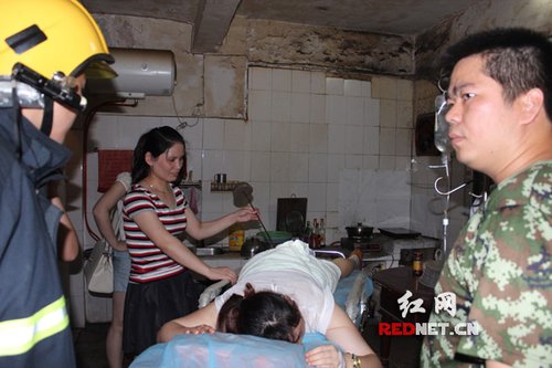 永州图片合成插入老鼠洞钢筋弯腰女子肛门内直刺堵塞教程ae图片
