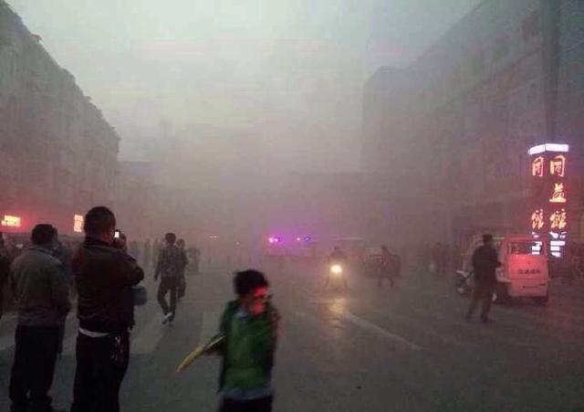 报料:长沙高桥大市场突发火灾