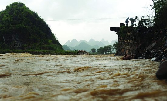 湘水上游現(xiàn)40年來(lái)最大秋汛 湖南22日晚起迎降雨