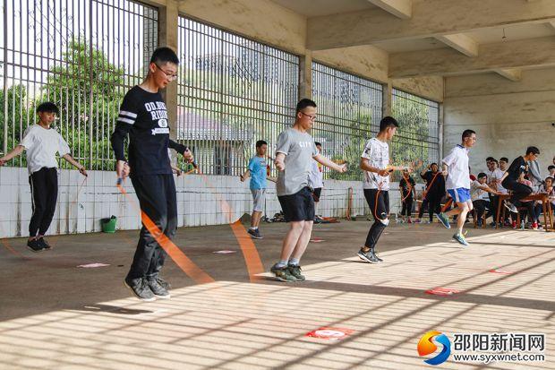 邵阳市体育中考启幕 7000余人成绩现场确认