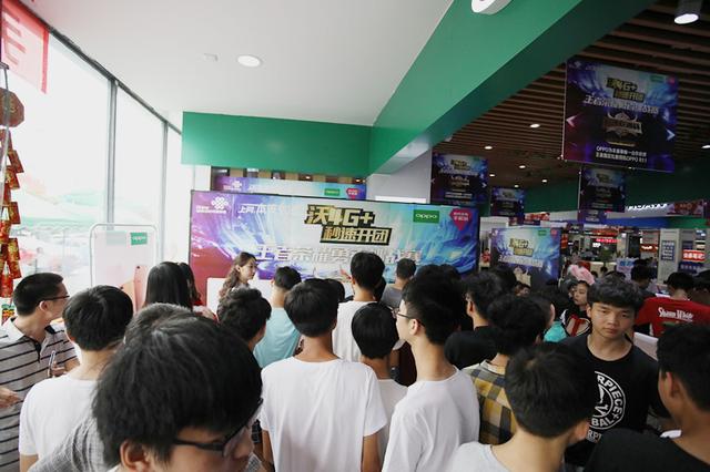 决战奥特莱斯手机城!长沙联通荣耀王者首轮复