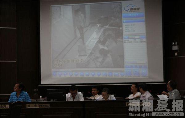 彪车案庭审续:7个被告均未到庭(图)