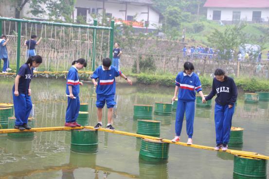 千余名学子在浏阳天子湾体验野外生存大挑战