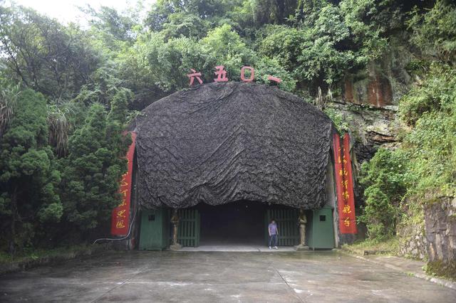 中惠旅牵手临湘6501风景区 高空热气球花式剪彩