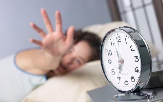 组图:床头千万不能放这5样东西 容易要你命