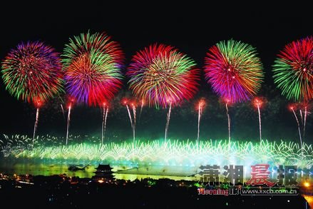 第七届中博会大型全景激光音乐焰火晚会上演