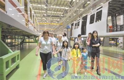洋夫妇收养2名株洲弃婴 7年后“回家”寻根