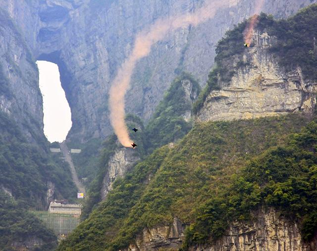 竞速 第四届翼装飞行世锦赛10月16日天门山开