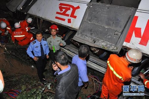 湖南永州车祸:车上共有48人 已造成4人死亡(图)