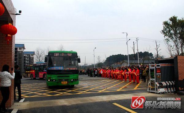 怀化芷江师范新校区启用 4000余名师生陆续搬