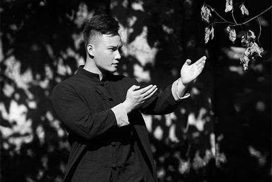 90后棍王开武馆 功夫梦立足少儿武道