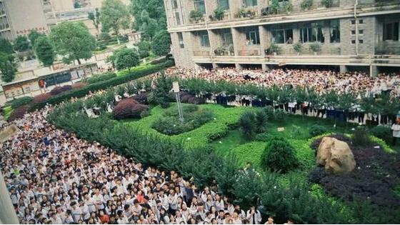 网曝郴州三中4000学生喊楼 校方:有积极作用