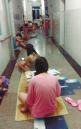 湘潭职院宿舍停电停水 学生求装空调被拒热中