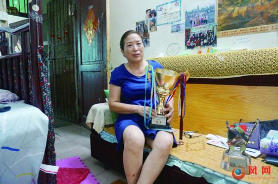 怀化25岁<em>小伙</em>网吧玩出世界冠军 打游戏赚400