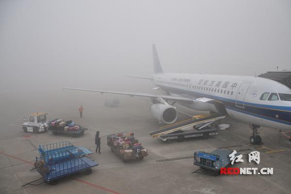 长沙大雾 今晨黄花机场早班航班无法起降