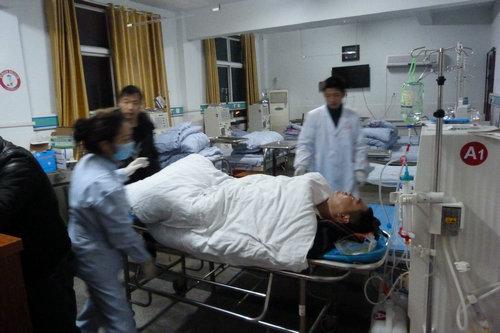 伙与工友聚餐饮酒过量中毒 醉卧汨罗火车站获