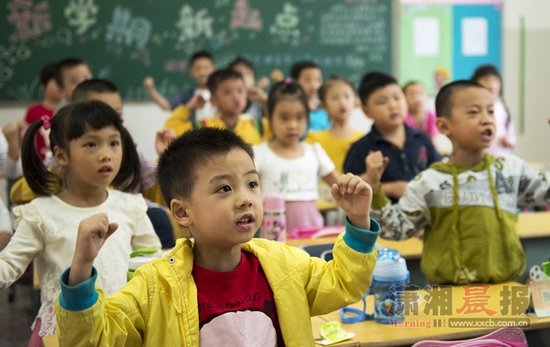 长沙一小学开学第一周唱歌做活动代替上课