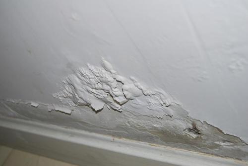 墙面出现渗水的原因解析 如何处理墙面渗水情